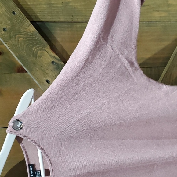 DRESSY PINK LONG SLEEVE TOP W CUT OUTS, COLD SHOULDER SILVER HARDWARE HIGH LOW - Picture 6 of 6